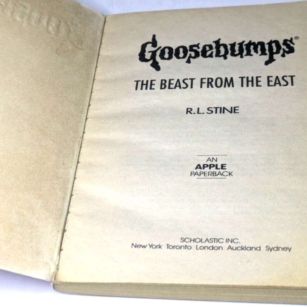 R.L. Stine Goosebumps Book Pair #3 Monster Blood, #43 The Beast From The East - Picture 10 of 11